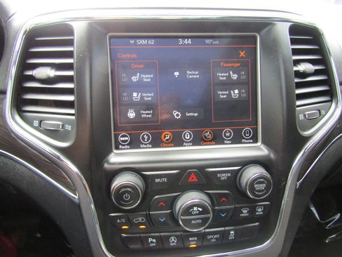 Used 2018 Jeep Grand Cherokee Overland AWD/4WD image 28