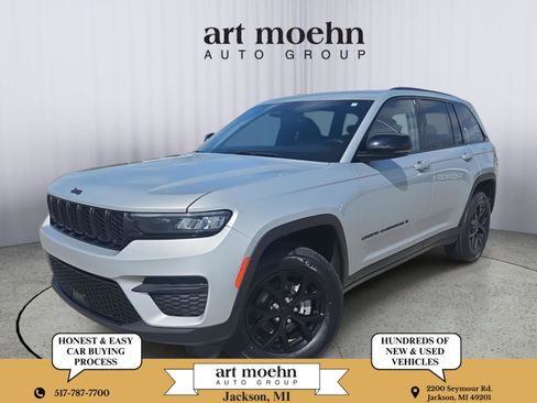 Used 2025 Jeep Grand Cherokee Altitude image 1