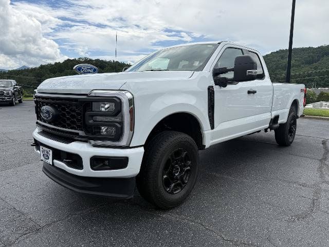 Certified 2025 Ford F350 4x4 SuperCab Super Duty image 1