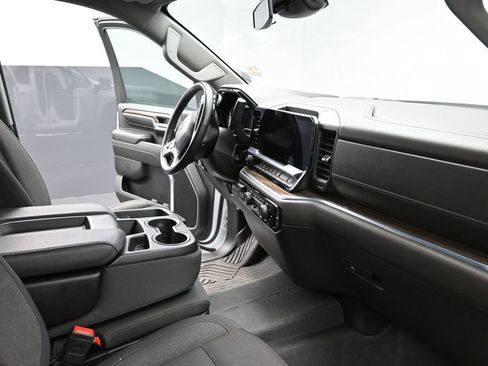 Used 2024 Chevrolet Silverado 2500 LT image 9