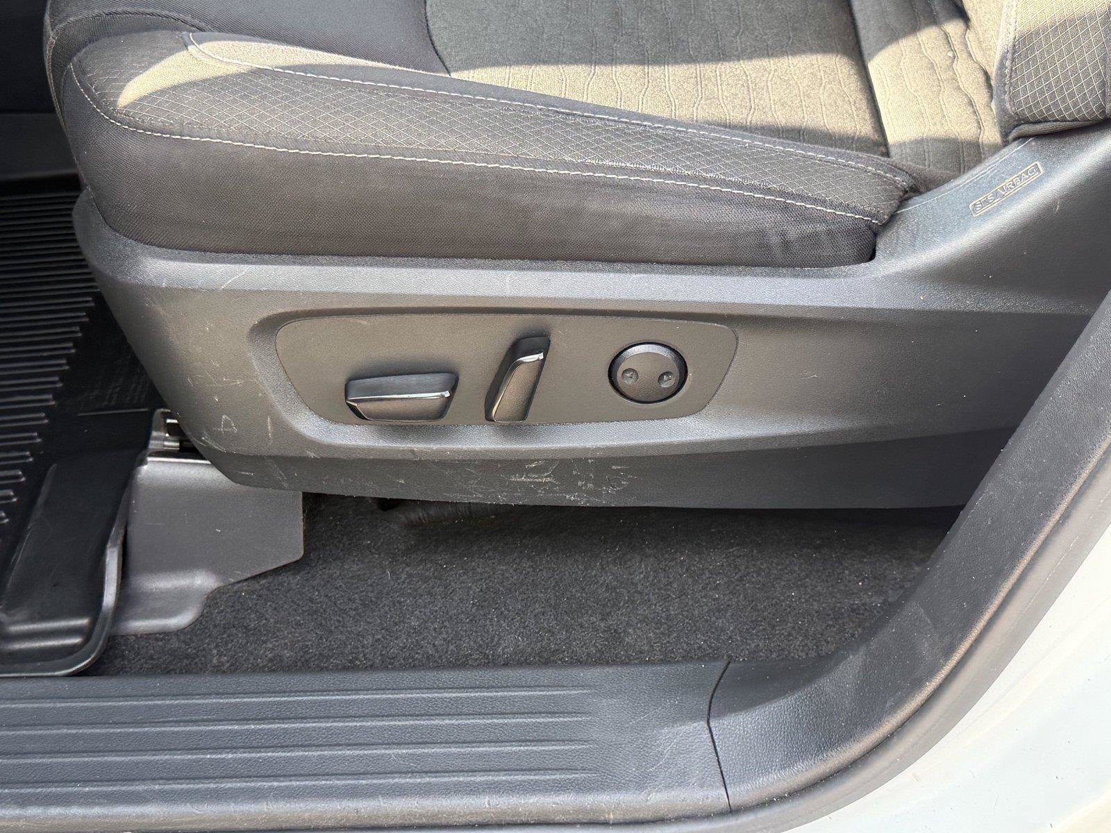 Used 2022 Nissan Pathfinder SV FWD image 14