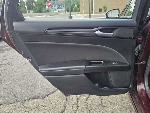 Used 2018 Ford Fusion SE w/ Equipment Group 601A FWD image 10