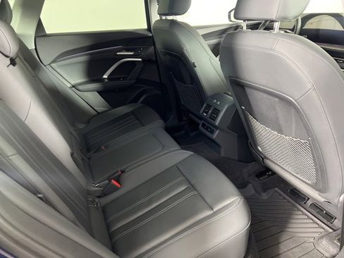 Used 2025 Audi Q5 Premium w/ Convenience Package image 15