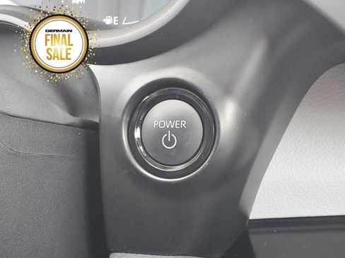 Used 2025 Toyota Sienna LE image 29