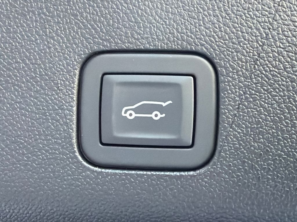Used 2025 Chevrolet Tahoe High Country RWD image 19