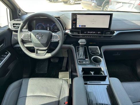 Certified 2025 Toyota Sienna XSE w/ XSE Plus Package FWD image 19