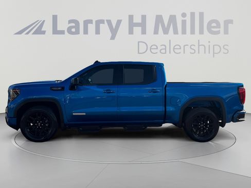 Used 2022 GMC Sierra 1500 Elevation RWD image 2