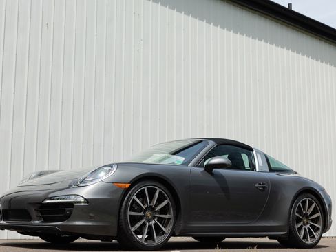Used 2015 Porsche 911 Targa 4 AWD/4WD image 2
