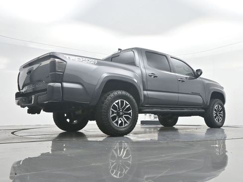 Used 2022 Toyota Tacoma TRD Sport w/ Technology Package AWD/4WD image 30