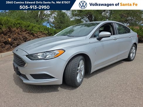 Used 2018 Ford Fusion SE w/ Fusion SE Technology Package FWD image 1