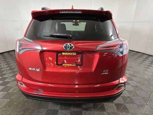 Used 2017 Toyota RAV4 LE AWD/4WD image 3
