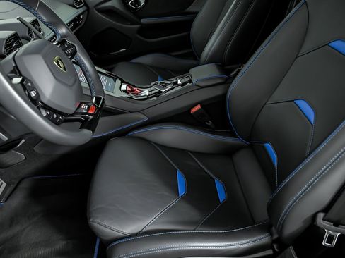 Used 2020 Lamborghini Huracan EVO image 24