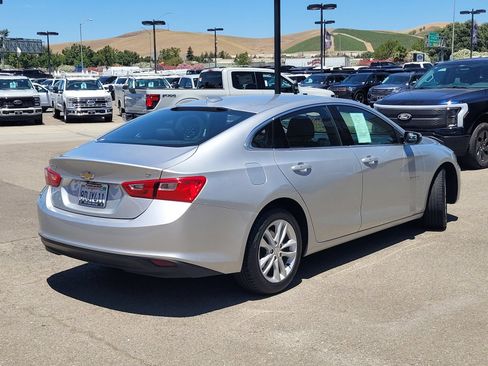 Used 2018 Chevrolet Malibu LT FWD image 4