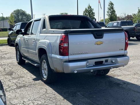 Used 2010 Chevrolet Avalanche LT w/ Luxury Package AWD/4WD image 6