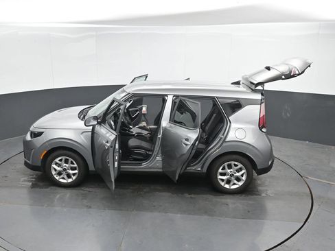 Used 2025 Kia Soul LX w/ LX Technology Package FWD image 50