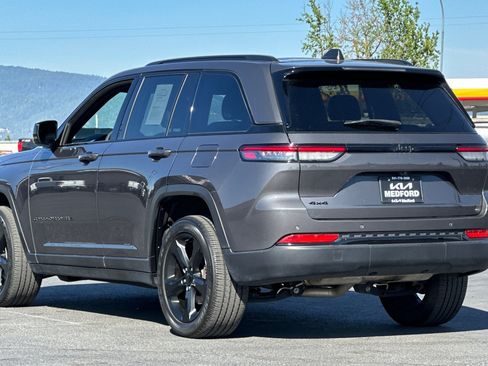 Used 2024 Jeep Grand Cherokee Altitude AWD/4WD image 7
