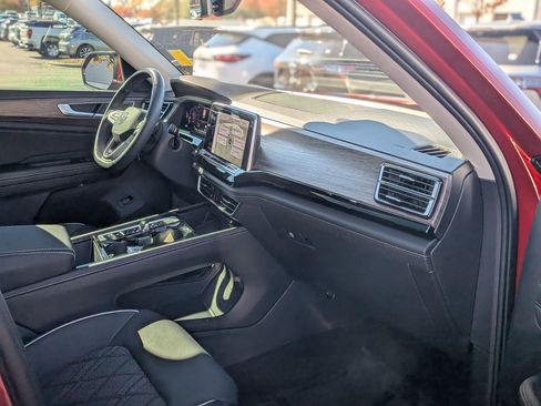 Used 2025 Volkswagen Atlas SEL Premium R-Line image 22