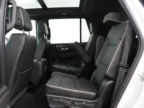 Used 2021 Chevrolet Tahoe Premier w/ Premium Package AWD/4WD image 16