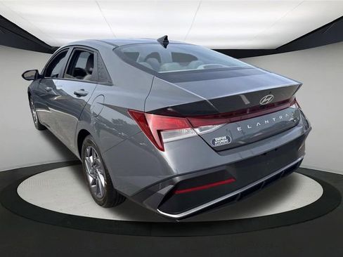 Used 2024 Hyundai Elantra SEL image 9