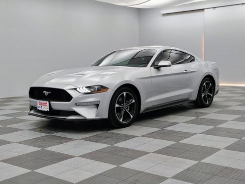 Used 2018 Ford Mustang Coupe image 5