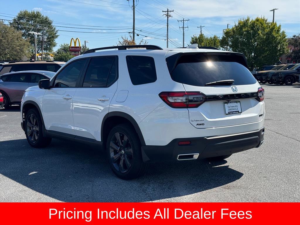 Used 2025 Honda Pilot Sport image 5