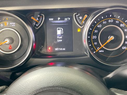 Used 2022 Jeep Gladiator Sport AWD/4WD image 12