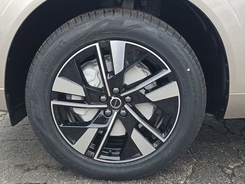 New 2026 Volvo XC60 B5 Plus w/ Climate Package AWD/4WD image 6