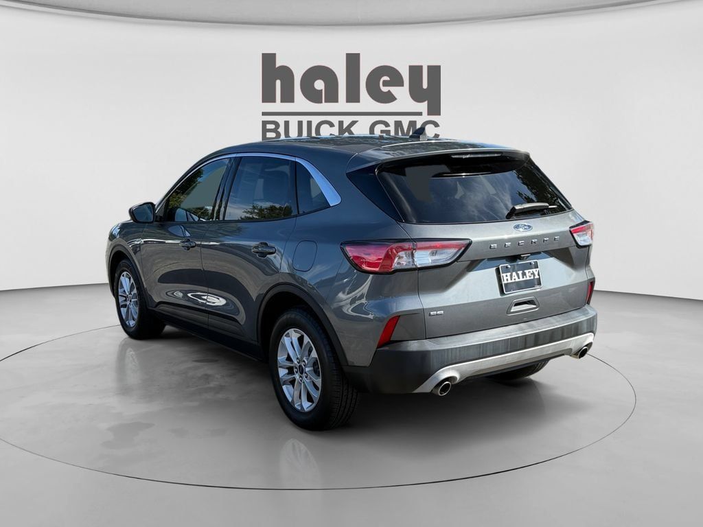 Used 2022 Ford Escape SE FWD image 3