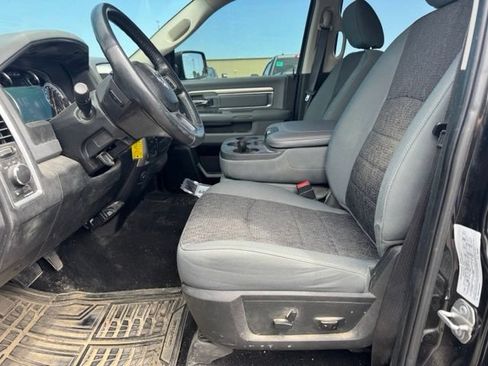Used 2018 RAM 1500 Classic SLT w/ Luxury Group AWD/4WD image 11