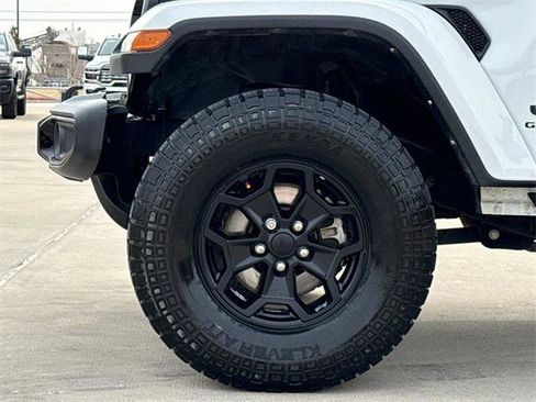 Certified 2021 Jeep Gladiator Willys image 6