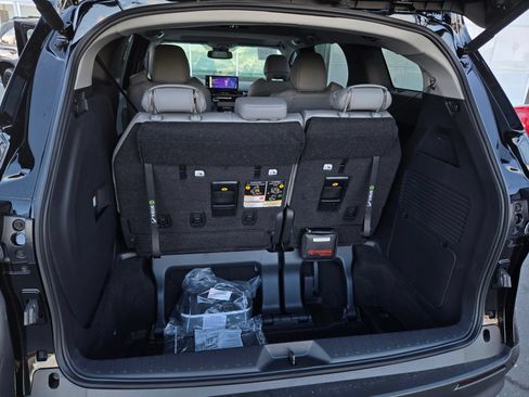 Certified 2026 Toyota Sienna XLE FWD image 24