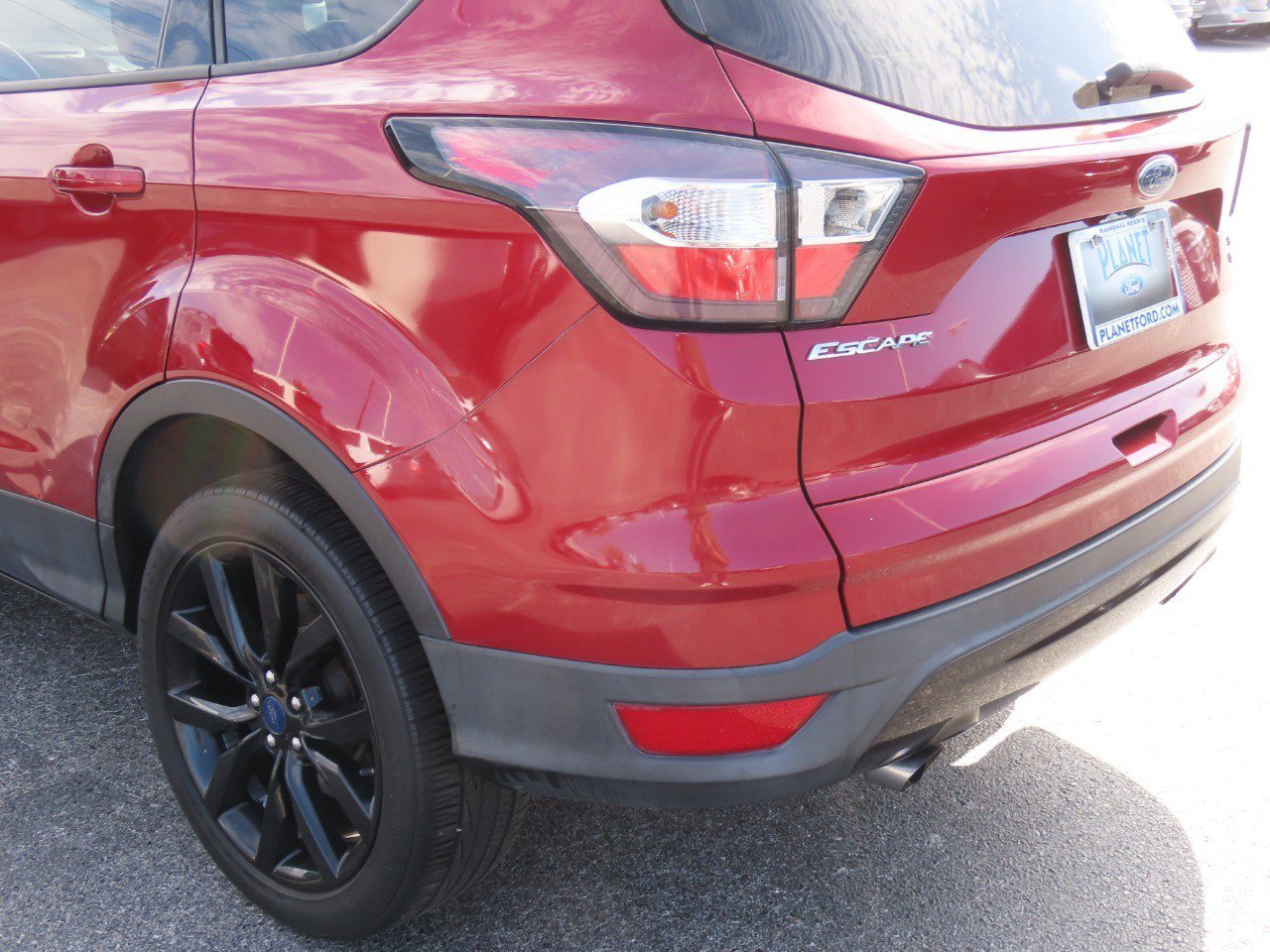 Used 2018 Ford Escape SE w/ SE Sport Appearance Package FWD image 15