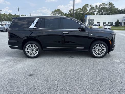 Used 2026 Cadillac Escalade Luxury RWD image 4