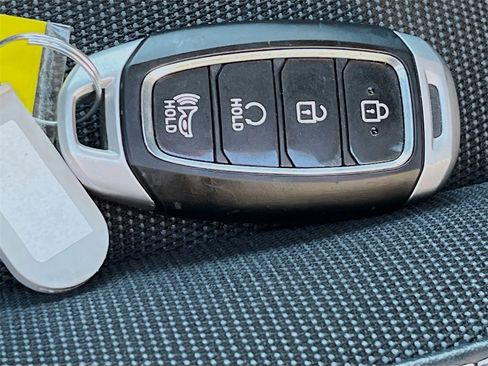 Used 2024 Hyundai Venue Limited image 33