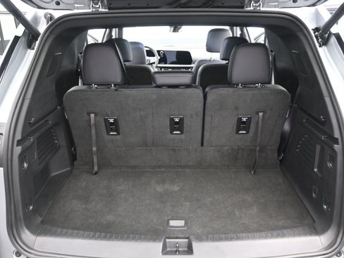 Used 2025 Chevrolet Traverse LT image 21