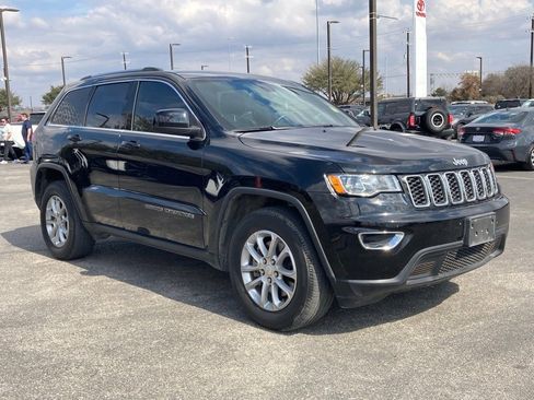 Used 2021 Jeep Grand Cherokee Laredo X image 3