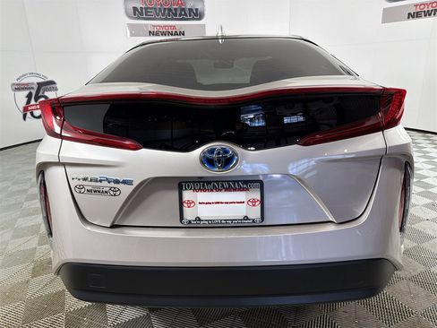 Used 2022 Toyota Prius Prime LE image 4