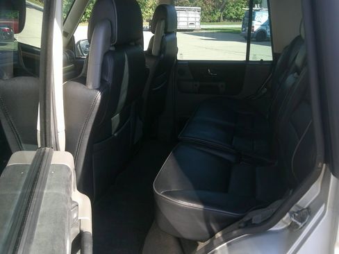 Used 2002 Land Rover Discovery SE image 11