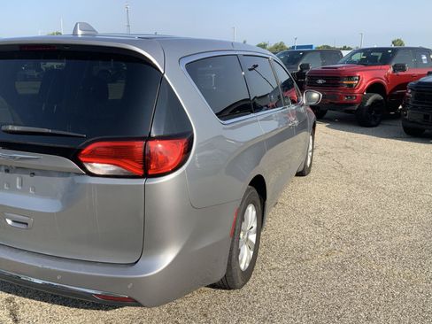 Used 2018 Chrysler Pacifica Touring Plus FWD image 20