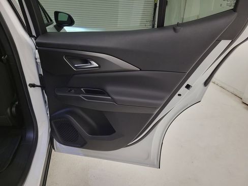 New 2026 Chevrolet Equinox EV LT image 36