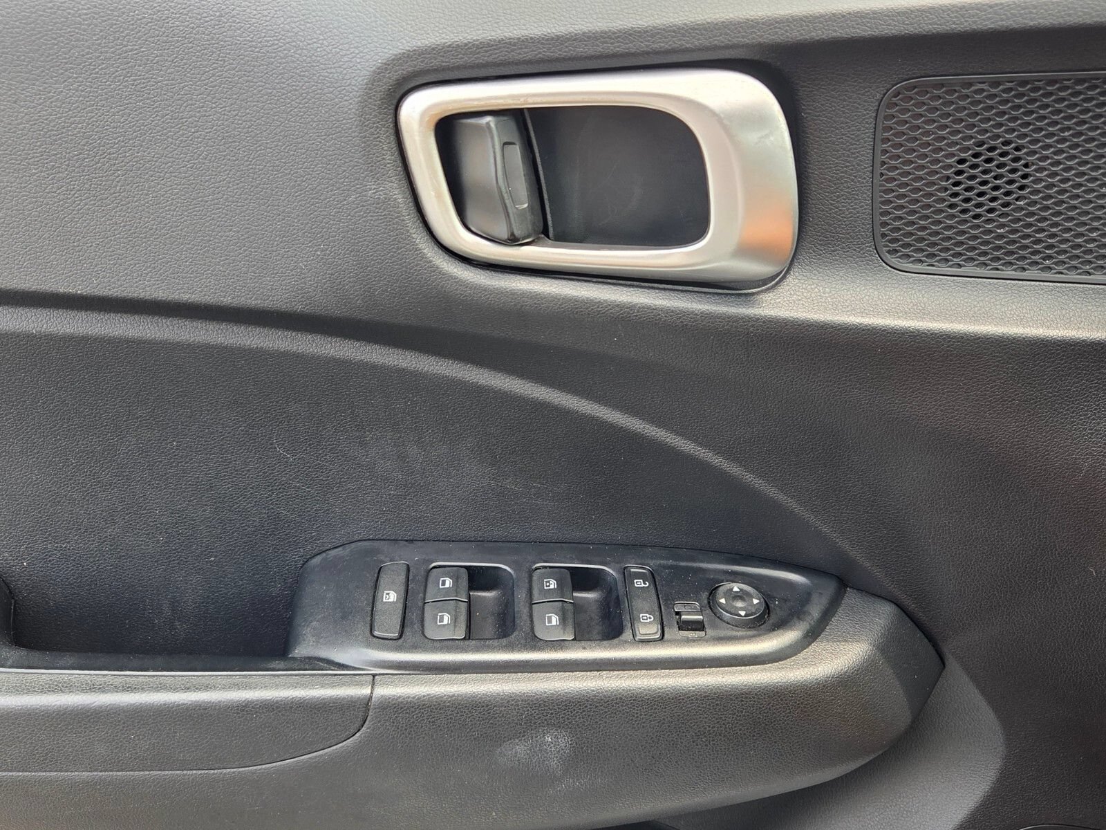 Used 2021 Hyundai Venue SEL FWD image 29