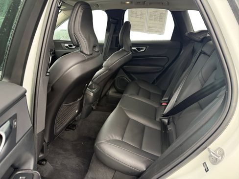Used 2023 Volvo XC60 B5 Plus image 16