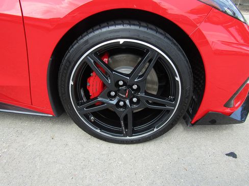 Used 2021 Chevrolet Corvette Stingray Premium Conv w/ Z51 Performance Package RWD image 21