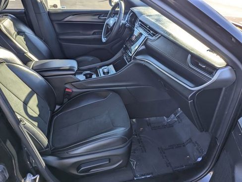 Used 2024 Jeep Grand Cherokee Altitude image 5