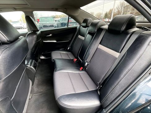 Used 2014 Toyota Camry SE w/ Moonroof Package image 24