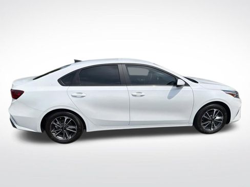 Used 2024 Kia Forte LXS FWD image 2