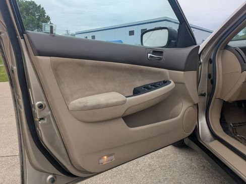 Used 2004 Honda Accord LX image 12
