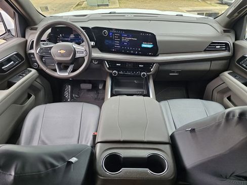 Used 2025 Chevrolet Tahoe LS image 8