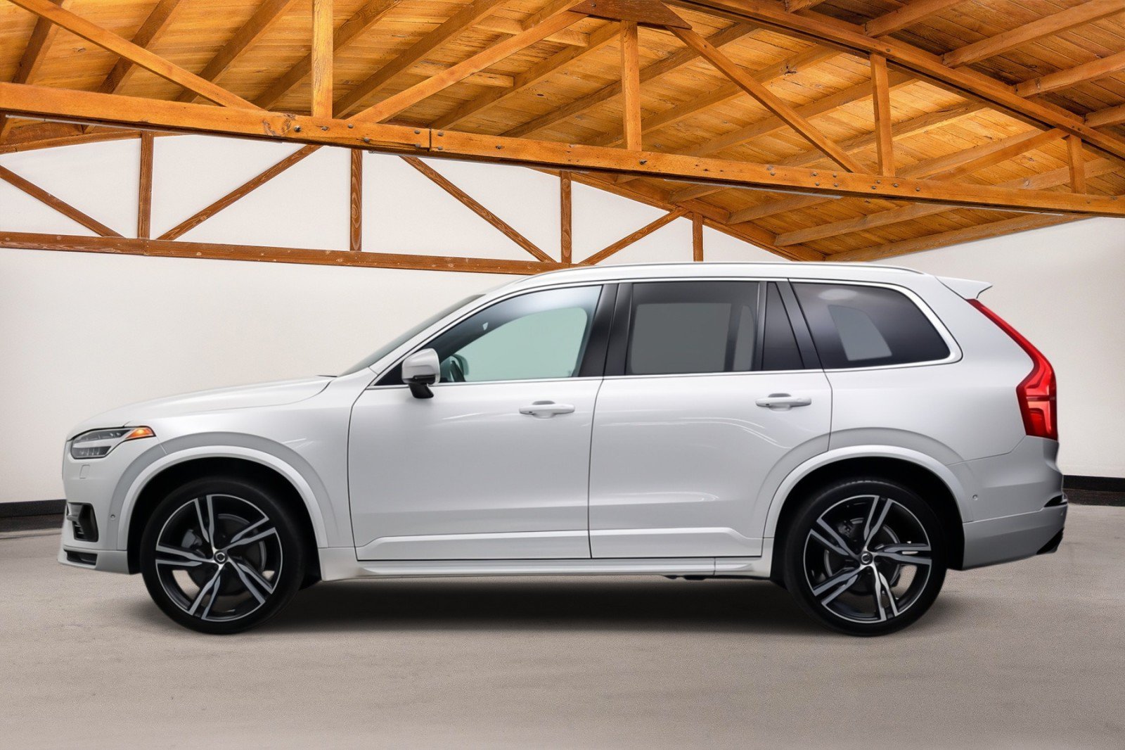 Used 2017 Volvo XC90 T6 R-Design w/ Vision Package AWD/4WD image 2