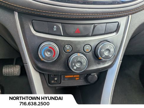 Used 2021 Chevrolet Trax LT w/ Premium Seat Package AWD/4WD image 14